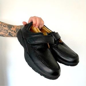 vintage dr. comfort velcro loafers